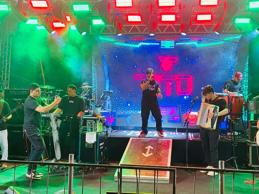 Cantor Tito no camarote Enjoy PremiumCantor Tito no camarote Enjoy Premium