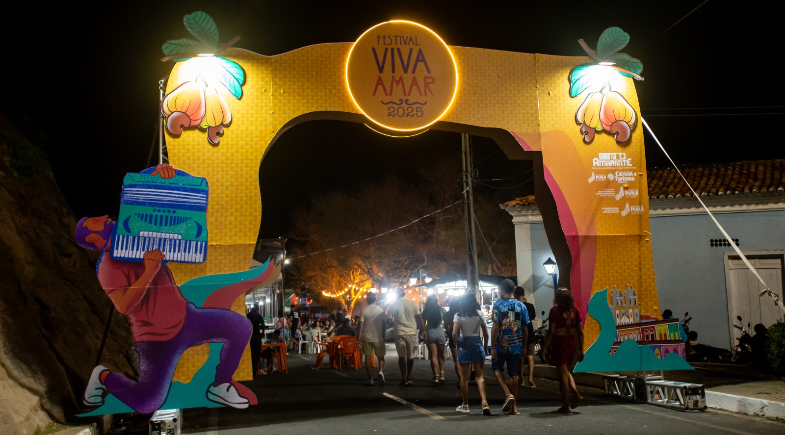 Primeira noite do Festival VivAmar arrasta multidão pelas ruas de Amarante