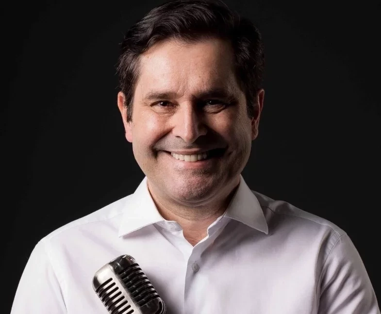 Morre o apresentador e locutor Bob Floriano, aos 64 anos