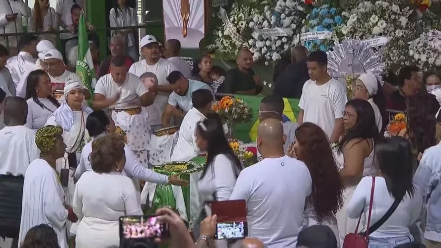 Quadra do Império Serrano é aberta ao público para o velório de Arlindo Cruz 