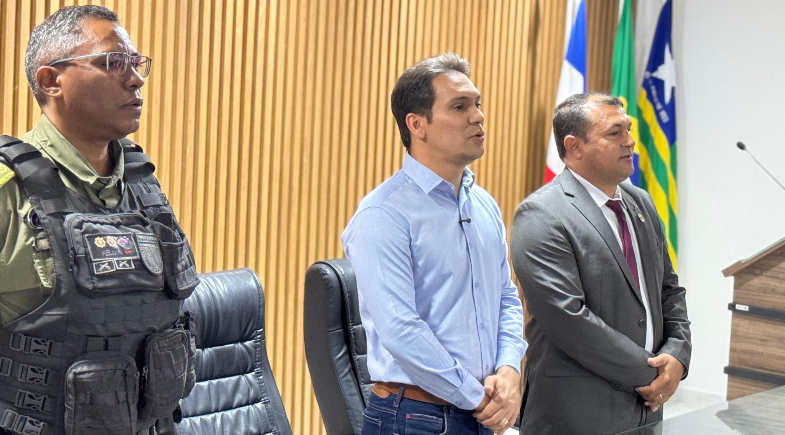 Semana de aniversário de Uruçuí inicia com hasteamento de bandeiras e sessão na Câmara