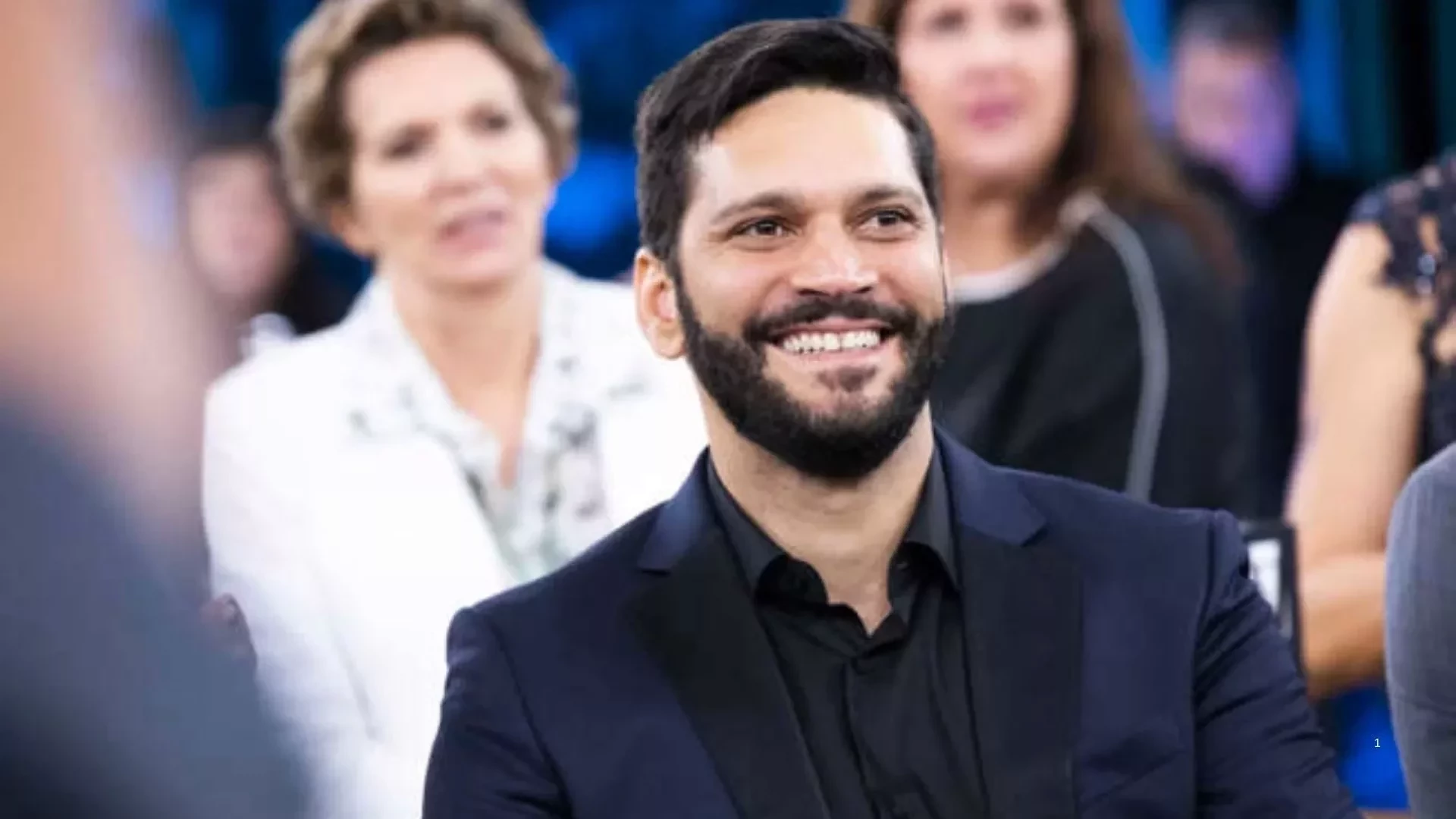 Famosos que se assumiram LGBTQ+ de forma tardia; o último vai te impressionar - imagem 133065