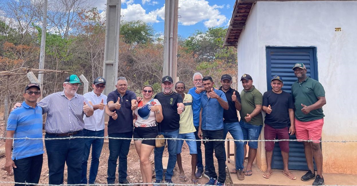 Zé Raimundo perfura poço e leva água para a Lagoa Funda em Oeiras