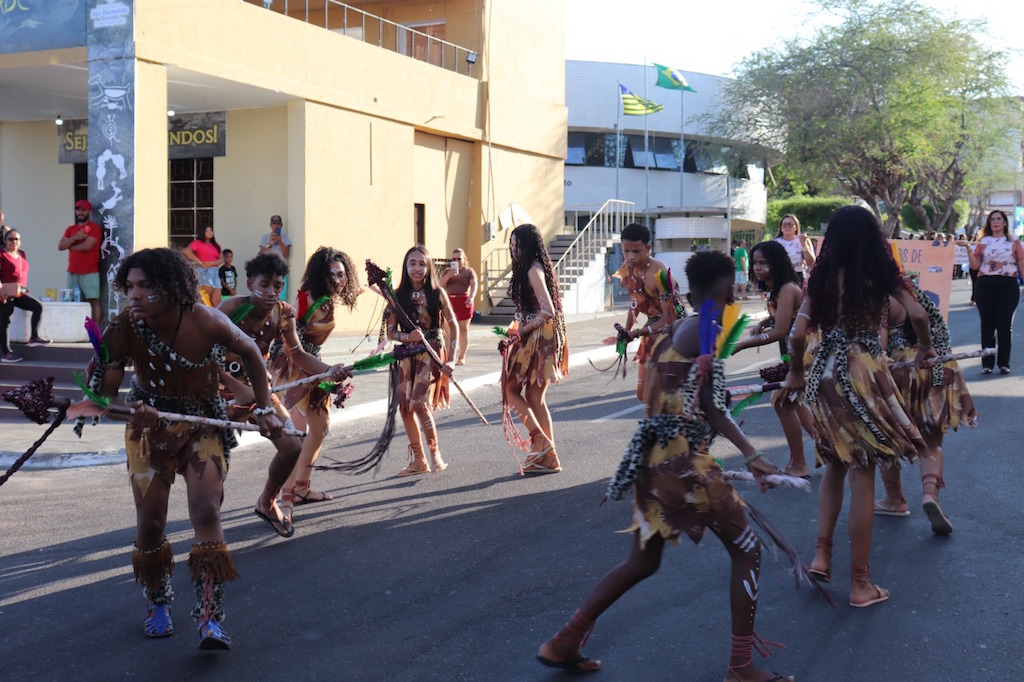 Desfile Cívico de 7 de Setembro reúne multidão em São Raimundo Nonato - Imagem 1