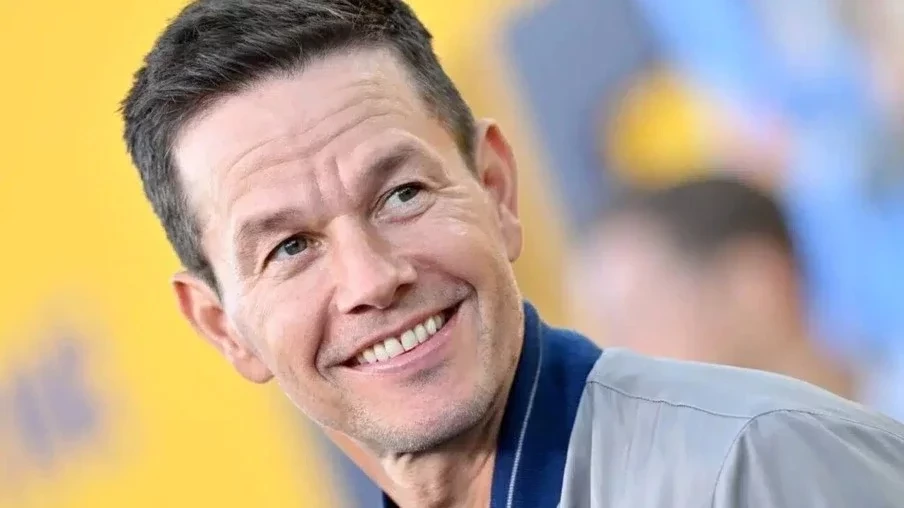 Trabalhos bobos que os famosos pagam outras pessoas para fazerem por eles - imagem 133591