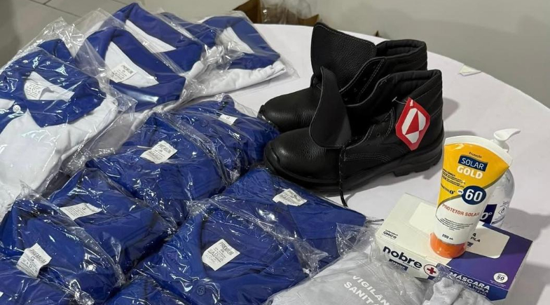 Prefeitura de Manoel Emídio realiza entrega de novos fardamentos para Agentes Comunitários de Saúde