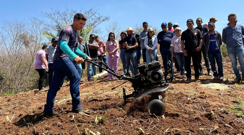 Prefeitura de Tanque do Piauí realiza dia de campo em fazenda de agricultura familiar do município