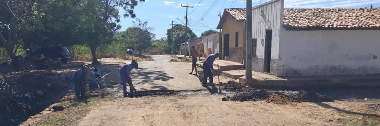Prefeitura de Floriano percorre 13 bairros com Operação Tapa-Buracos no mês de agosto - Imagem 1