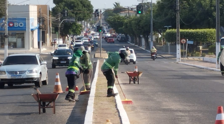 Prefeitura de Parnaíba reforça ações de limpeza pública e zeladoria no município