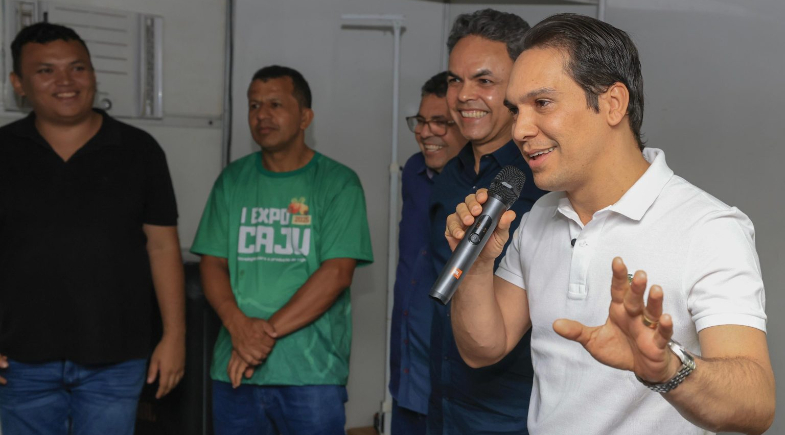 Prefeito anuncia reforma de escola e nova praça durante encerramento da ExpoCaju