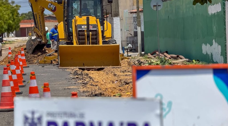 Prefeitura de Parnaíba realiza obra de saneamento básico no Bairro Mendonça Clark