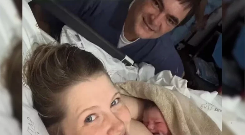 Nasce Dora,  quarta filha do cantor Samuel Rosa, do Skank