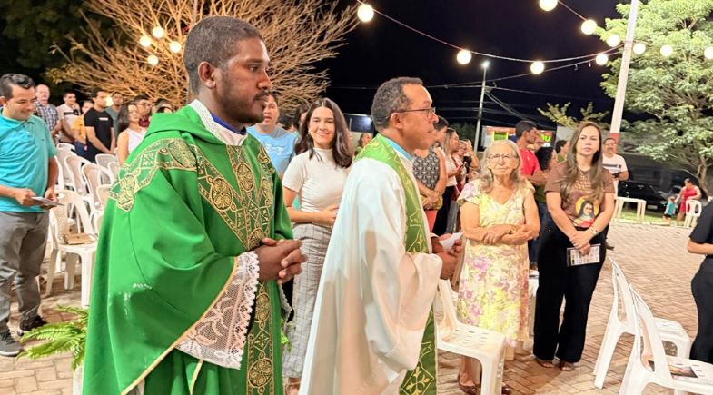 Primeira noite da Santa Missa dentro da programação dos festejos de Colônia do Piauí