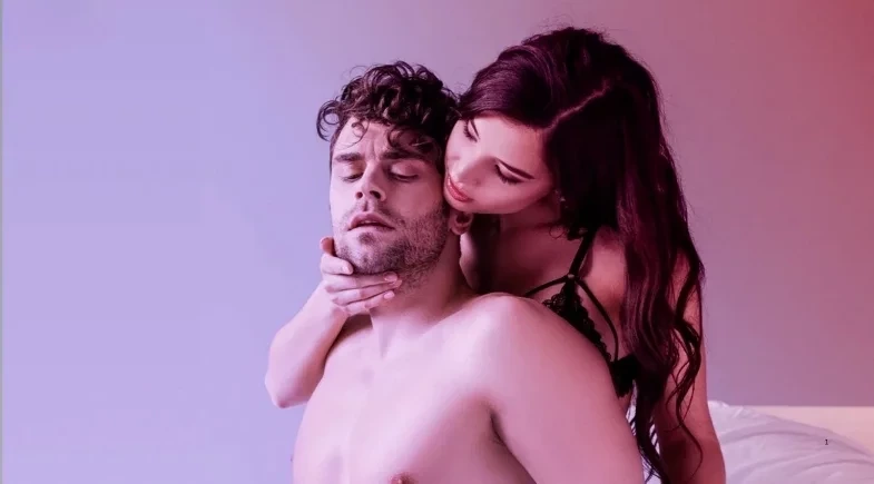 Pegging: entenda como funciona a prática de inversão de papéis durante o sexo