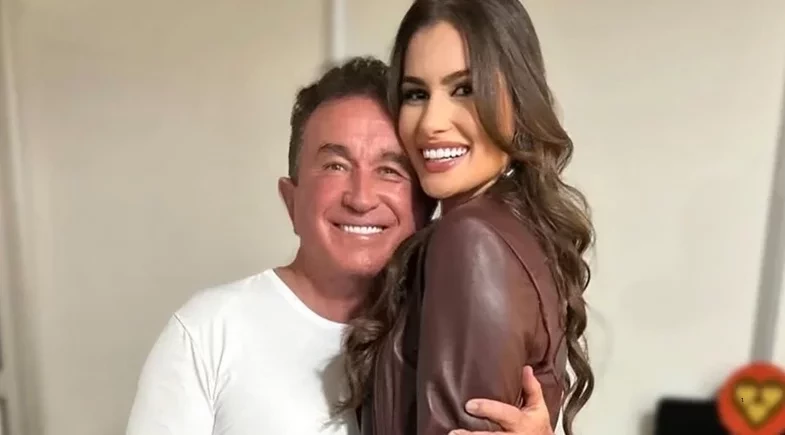 Esposa de Amado Batista fala sobre casamento e confessa sentir ciúmes do cantor