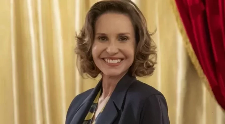 Em 'Êta Mundo Melhor!', Sônia tem revelação que irá acabar com romance gay na trama