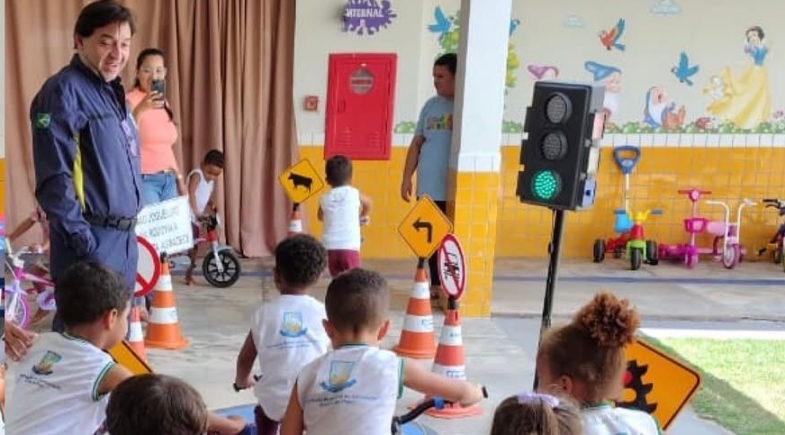 Prefeitura de Ipiranga do Piauí promove atividades sobre educação no trânsito nas escolas