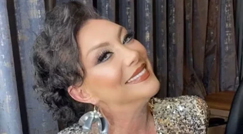 Cantora turca Gül Tut morre após cair do sexto andar de prédio