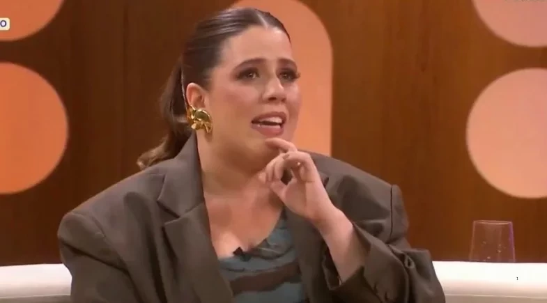 Tati Machado chora ao relembrar perda do filho em volta ao 'Saia Justa'