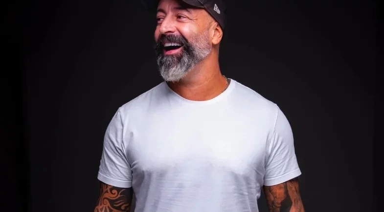 Humorista Cris Pereira se pronuncia após ser condenado por estupro de vulnerável: ''Absolvido’’