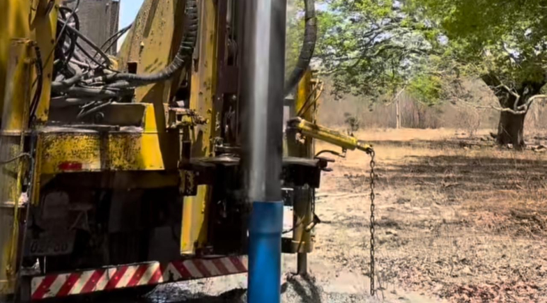  Prefeitura de Juazeiro do Piauí realiza obra para garantir abastecimento de água na comunidade Parafuso