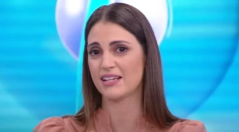 Chris Flores surpreende ao revelar motivo de sua saída do SBT