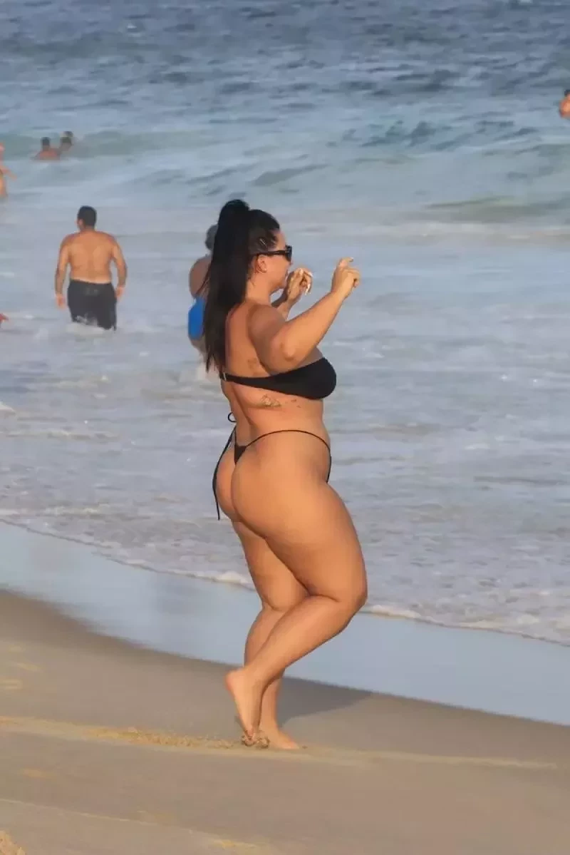 Letticia Munniz desabafa ao exibir bumbum: ''Julgam nossos corpos como doentes'' - imagem 134207