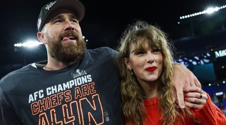  Taylor Swift está no Brasil para jogo do noivo Travis Kelce, diz TV 