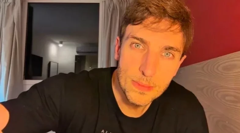 Léo Lins ironiza condenação após voltar aos palcos em novo show 