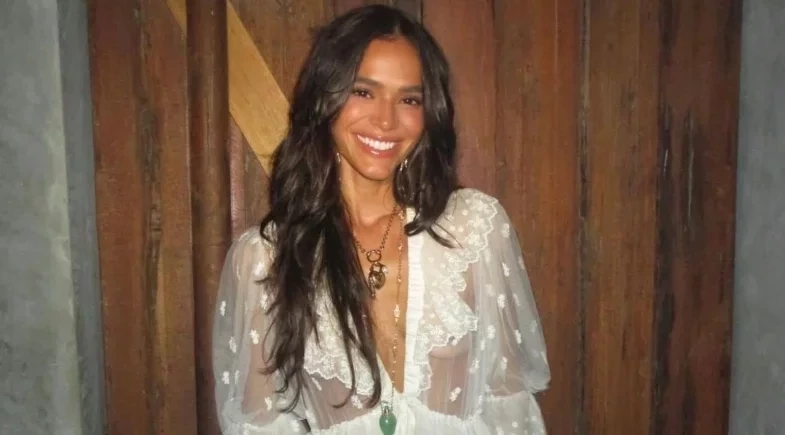 Fãs criticam imprensa estrangeira por chamar Bruna Marquezine de modelo