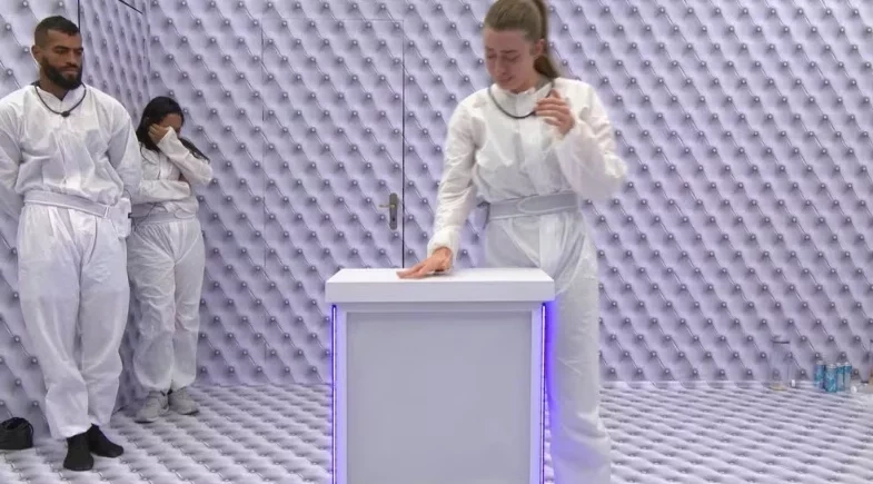 BBB 26: Elisa desiste do Quarto Branco após quase 70 horas 