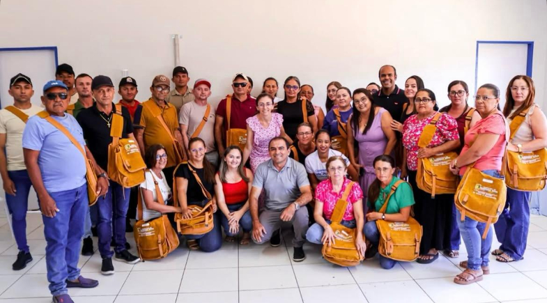 Prefeitura de Queimada Nova realiza reunião e entrega de kits para profissionais ACE e ACS