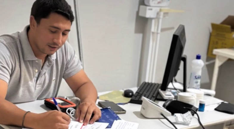 Prefeito Glauert Coelho acompanha atendimentos na UBS de Tamboril 