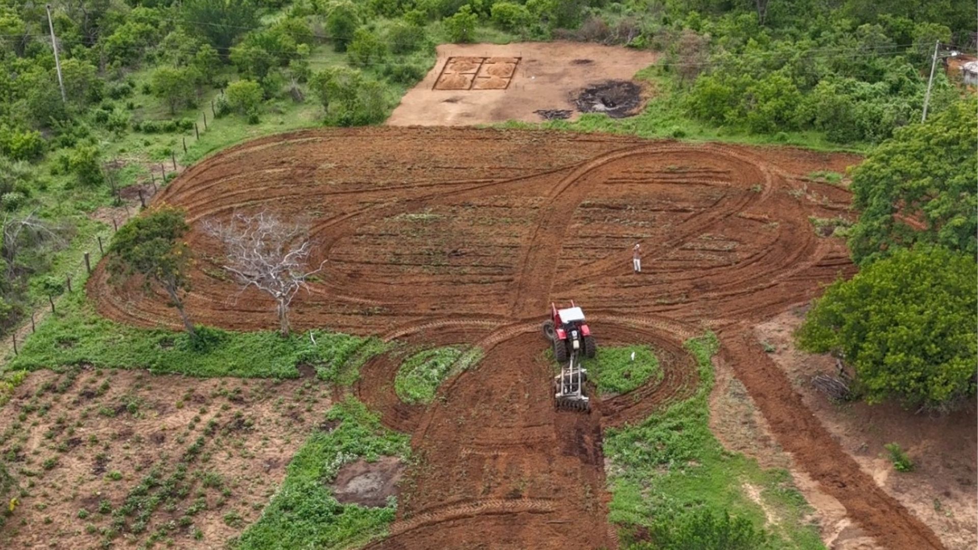 Ação garante preparo do solo e esperança de boa safra para agricultores familiares (Foto: Divulgação/ Prefeitura de São Raimundo Nonato)