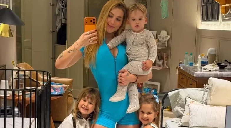 Virginia mostra chamada de vídeo com os filhos ao lado de Vini Jr.