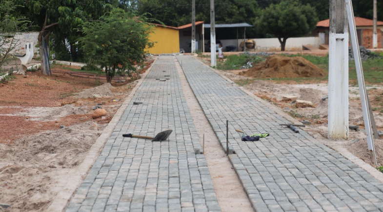 Construção de pista cooper da comunidade Água Branca segue em ritmo acelerado em Manoel Emídio