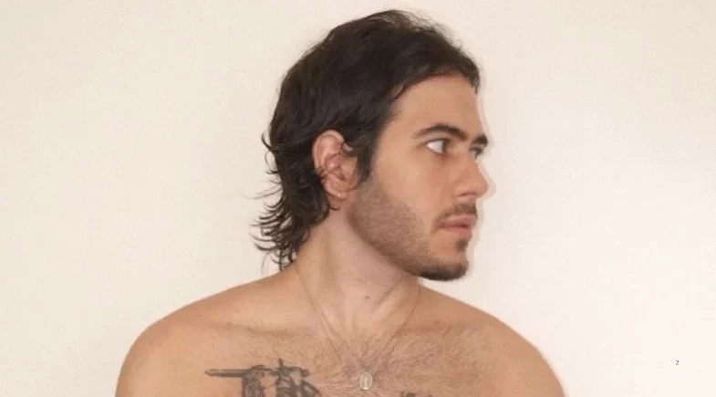 Filho de Murilo Benício agita as redes sociais ao posar sem camisa em ensaio