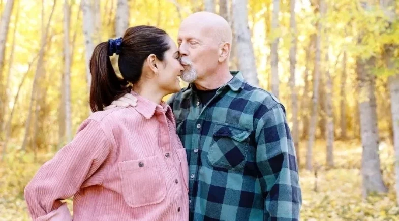 Esposa diz que Bruce Willis não sabe que tem demência: “É uma benção”