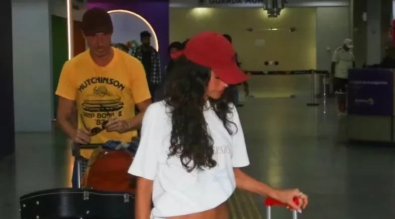 Shawn Mendes chama Bruna Marquezine de “amor” ao desembarcar no Rio