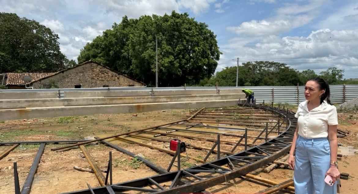 Obras de construção da Quadra Coberta na comunidade Rosário - Foto: Prefeitura de Caraúbas do Piauí