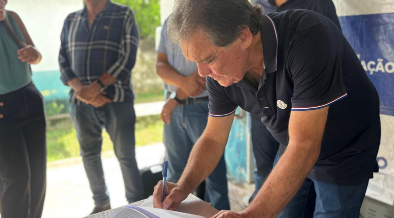 Prefeito de União autoriza obras em duas escolas da zona rural