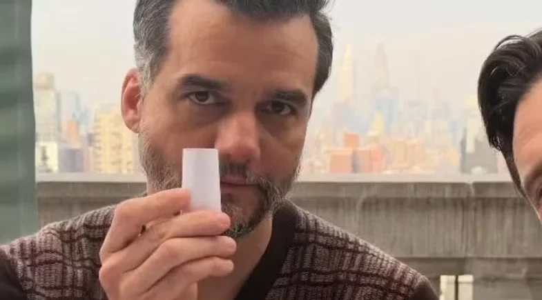 Wagner Moura posa ao lado de astro da Marvel e web vai à loucura; saiba quem é