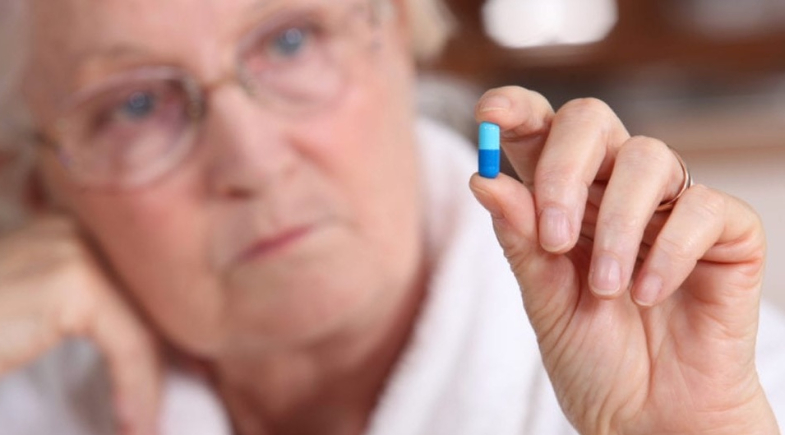 Veja quais os remédios populares que idosos devem evitar ou usar com cautela