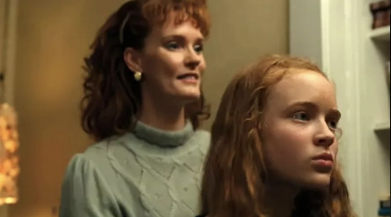 Atriz de Stranger Things faz desabafo após ser retirada do final da série