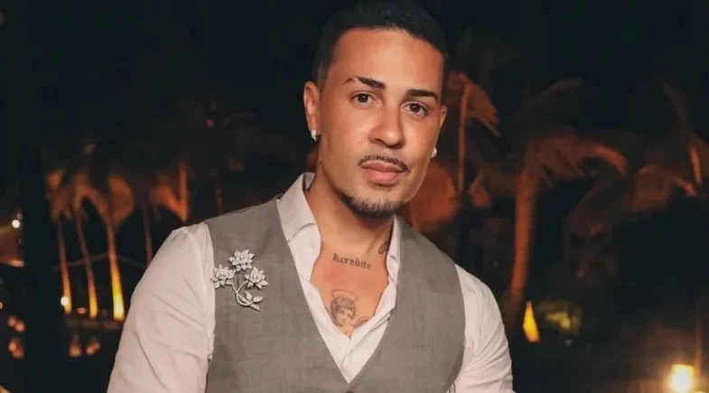 Carlinhos Maia revela ter fretado avião comercial após previsão de vidente