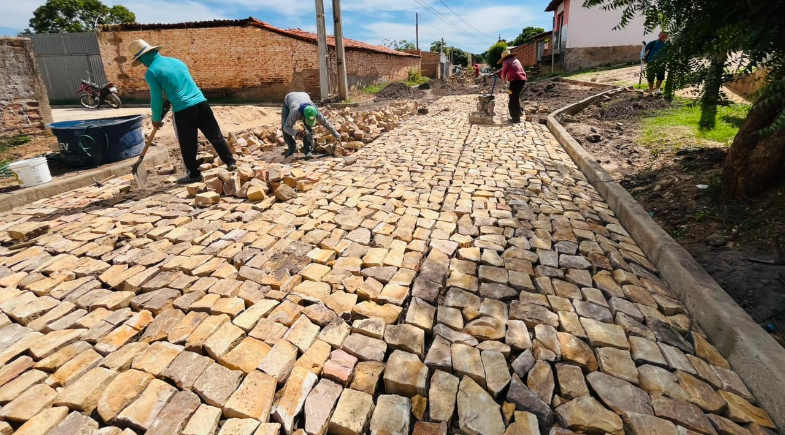 Prefeitura de Esperantina avança na melhoria e pavimentação de ruas nos bairros do município