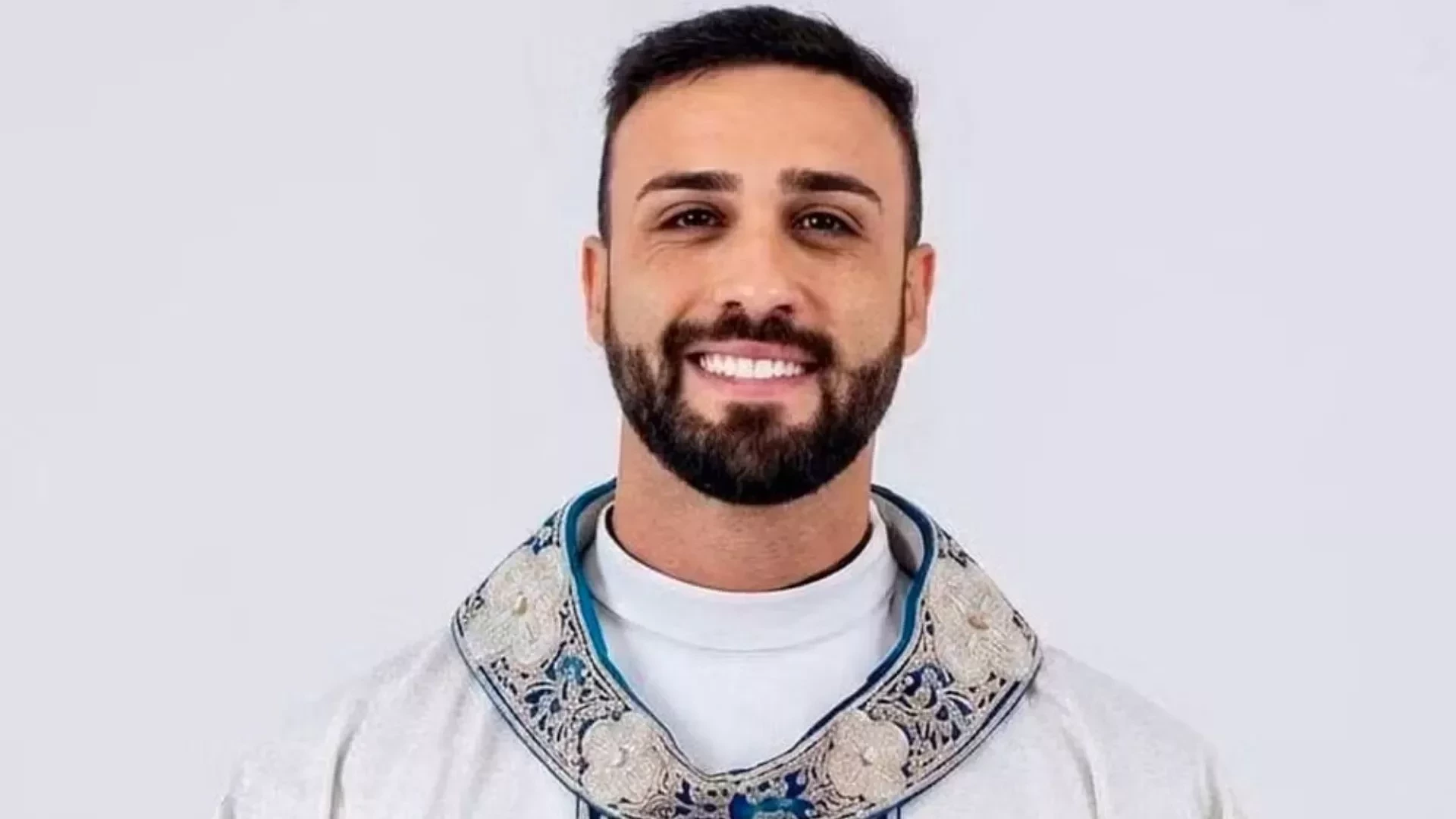 Saiba quem é o padre mineiro que viralizou na web e fez paróquia bloquear comentários - imagem 151868