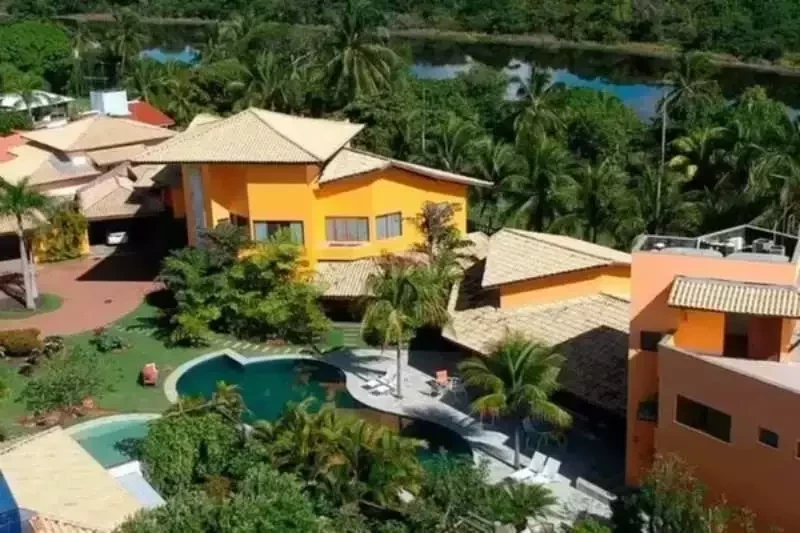 Piscina de violão e 8 suítes: se surpreenda com detalhes da mansão de Netinho  - imagem 152417