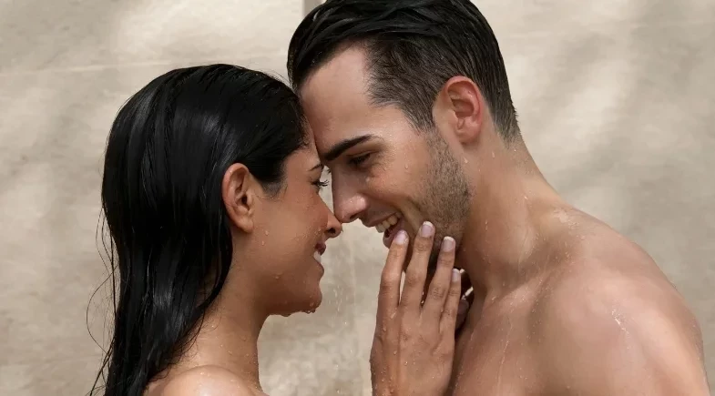 Posições sexuais para fazer no banho e esquentar o clima