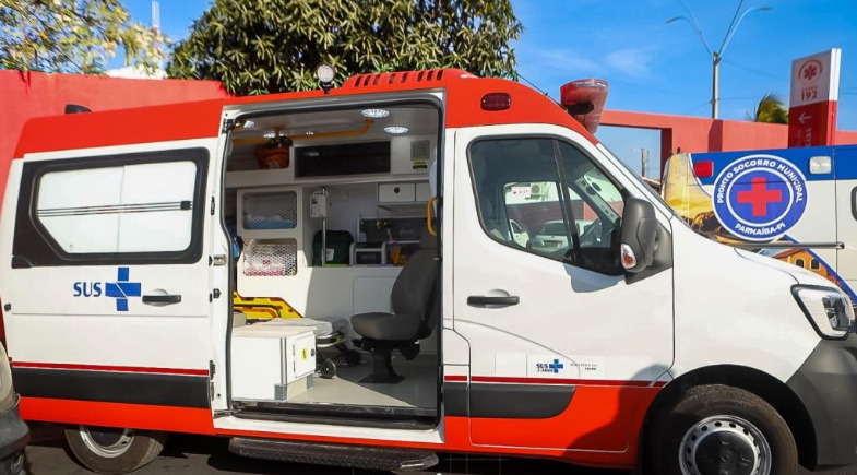 Parnaíba entrega nova ambulância ao SAMU e passa a contar com cinco veículos na frota 